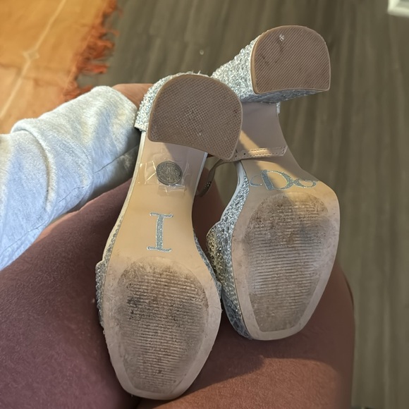 Omega-R ivory Rhinestone heels - Picture 2 of 4